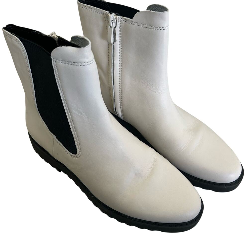 NWOT Franco Sarto Women’s Carian Elegant Cream Leather Ankle Boots